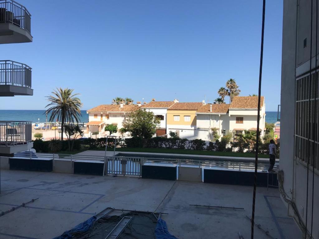 Apartamento En Complejo Residencial Con Piscina Y Garaje Frente Al Mar Walencja Zewnętrze zdjęcie